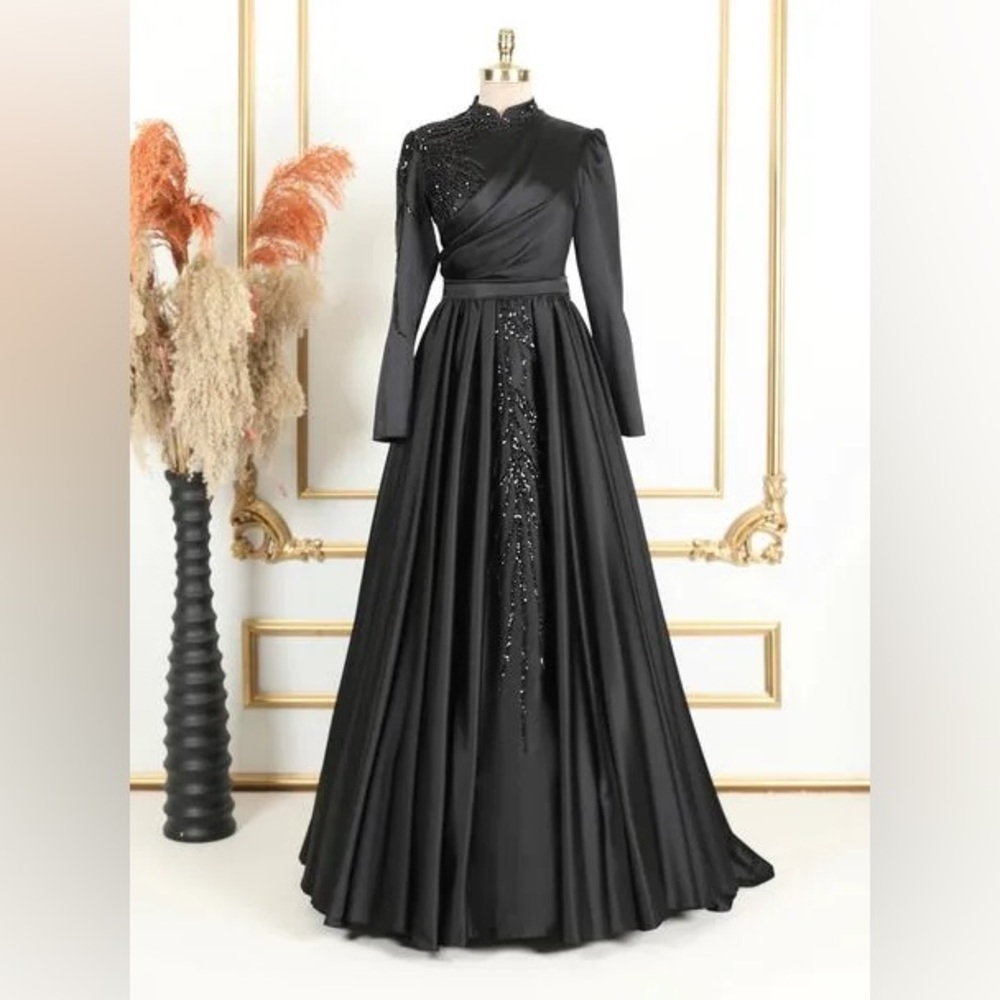 HIJABI LONG SLEEVE PROM DRESS!